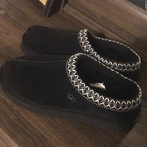 Black Ugg Tasman Slipper